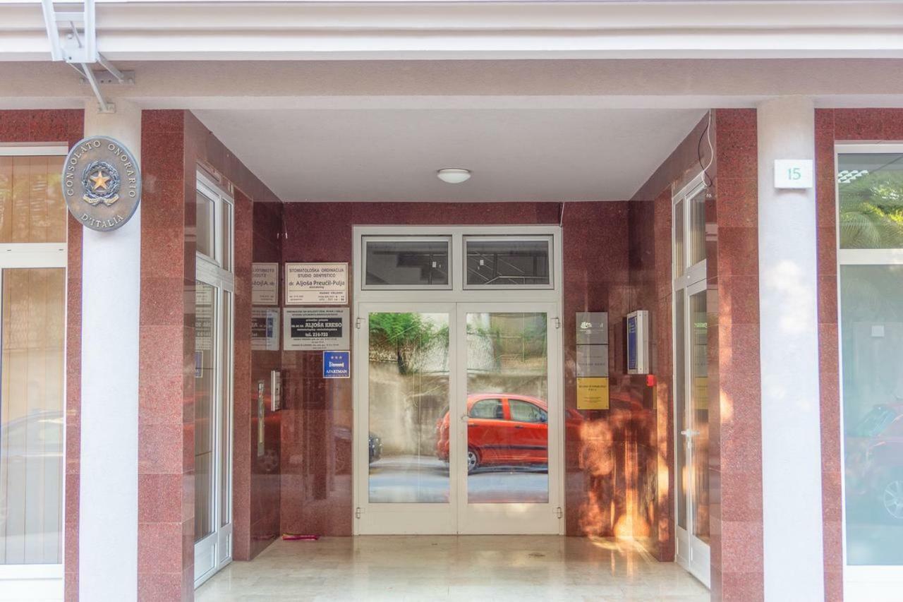 Апартаменты Sunny Corner In City Center With Free Parking Пула Экстерьер фото
